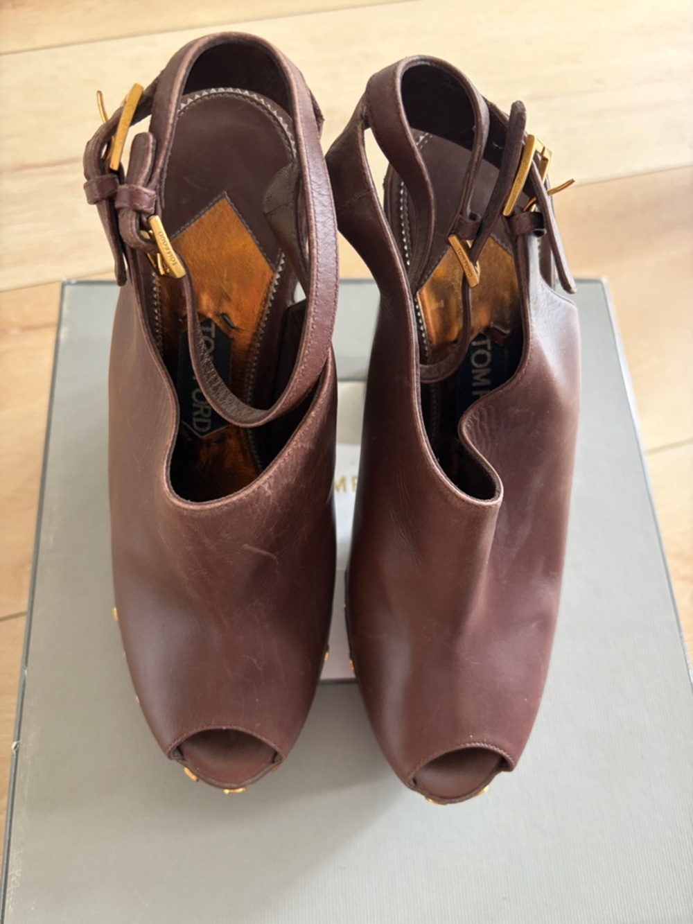 Tom Ford chocolate brown high wedge shoes. - Picture 6 of 14